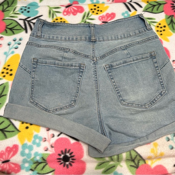 Forever 21 Shorts - Picture 2 of 3